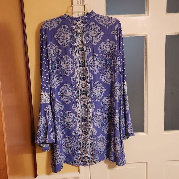 Free People Blue Boho Print Tunic Top w/ Flowy Sleeves & Buttons Size M - Picture 8 of 9